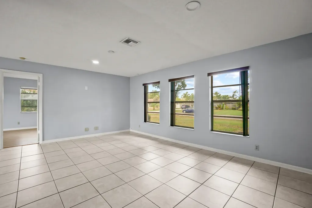 4128 Chestnut Avenue Palm Beach Gardens FL 33410