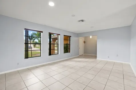 4128 Chestnut Avenue Palm Beach Gardens FL 33410