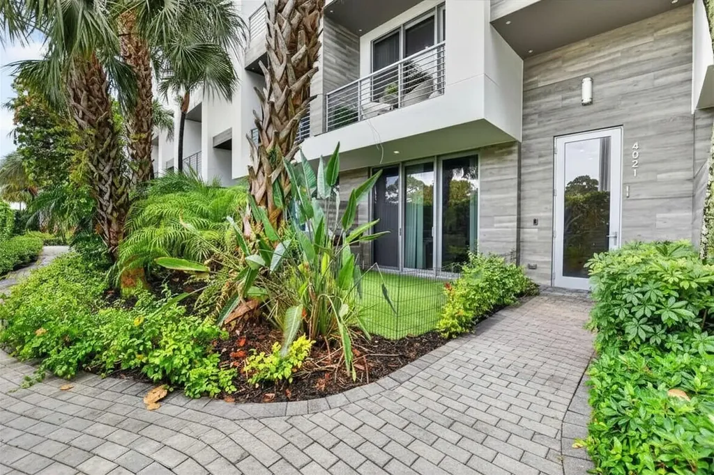 4021 NW 18th Way Boca Raton FL 33431