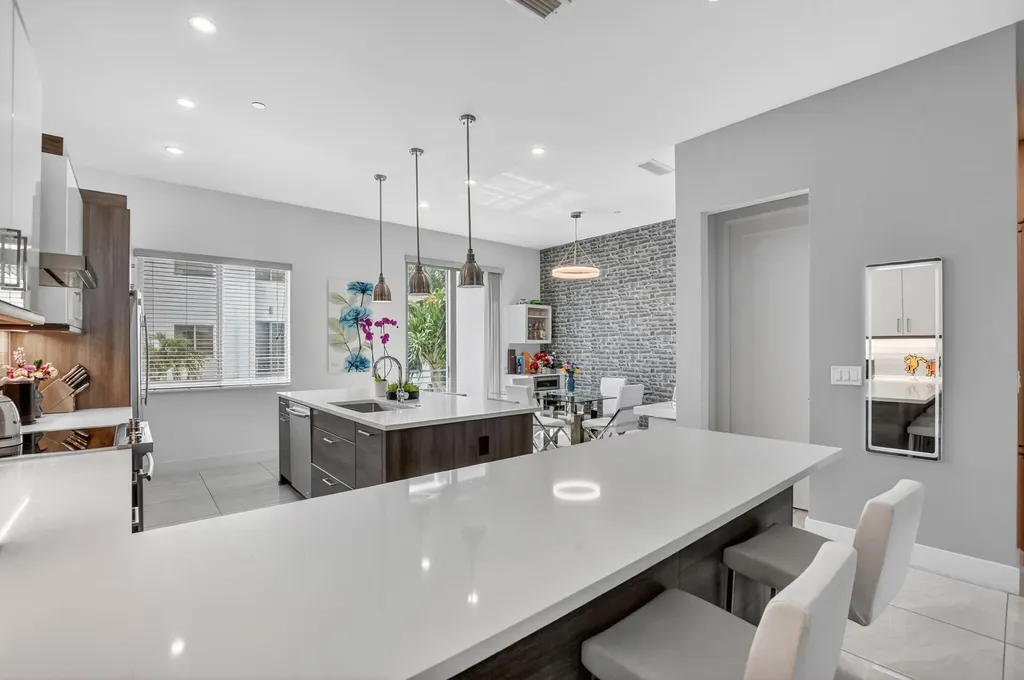 4021 NW 18th Way Boca Raton FL 33431