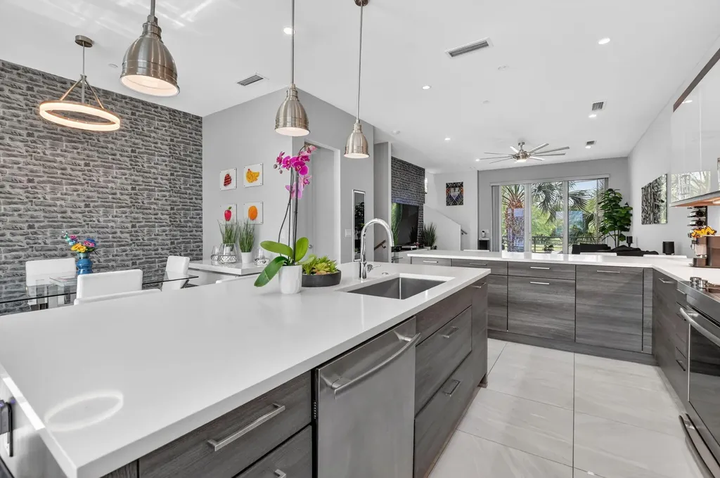 4021 NW 18th Way Boca Raton FL 33431