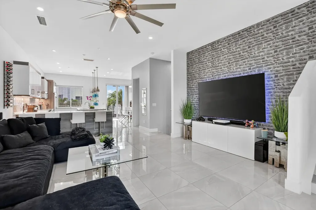 4021 NW 18th Way Boca Raton FL 33431