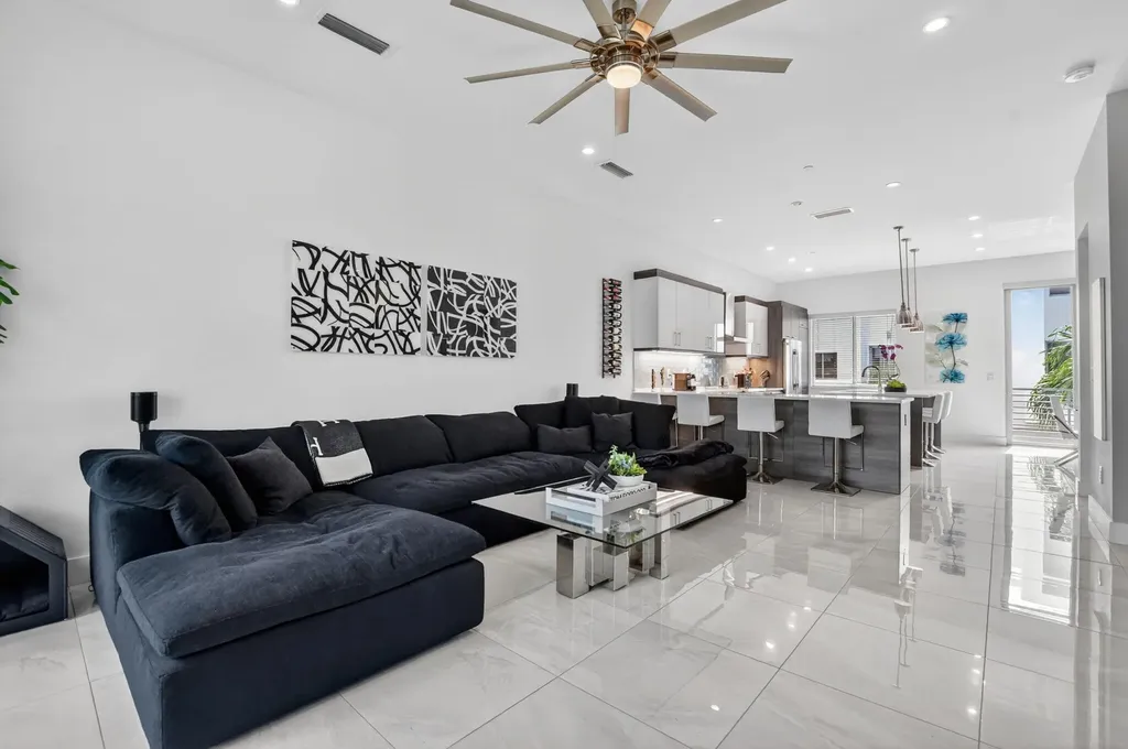 4021 NW 18th Way Boca Raton FL 33431