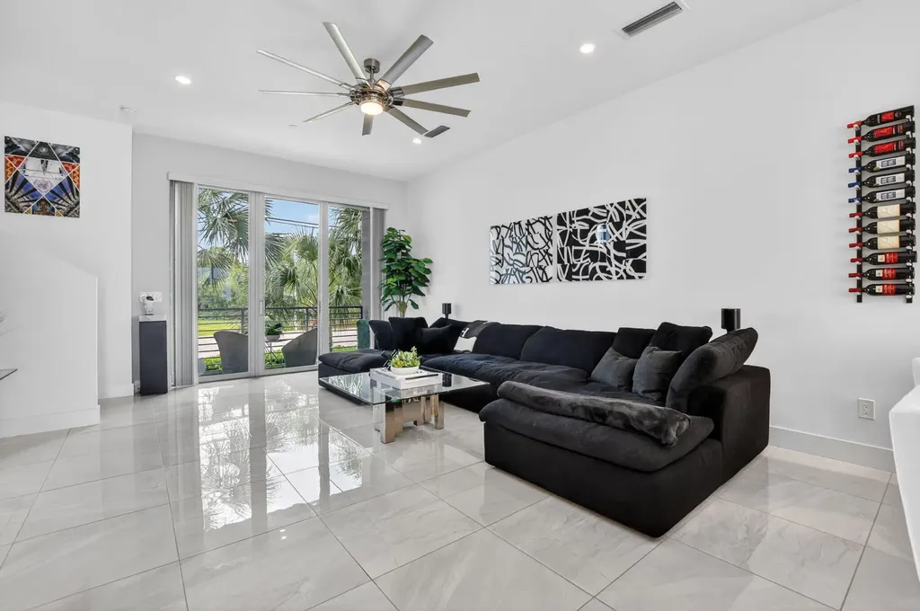 4021 NW 18th Way Boca Raton FL 33431