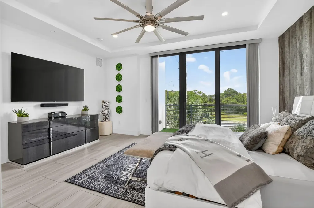 4021 NW 18th Way Boca Raton FL 33431