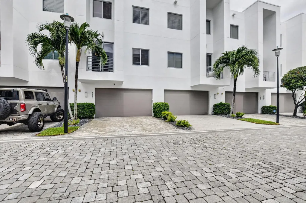 4021 NW 18th Way Boca Raton FL 33431