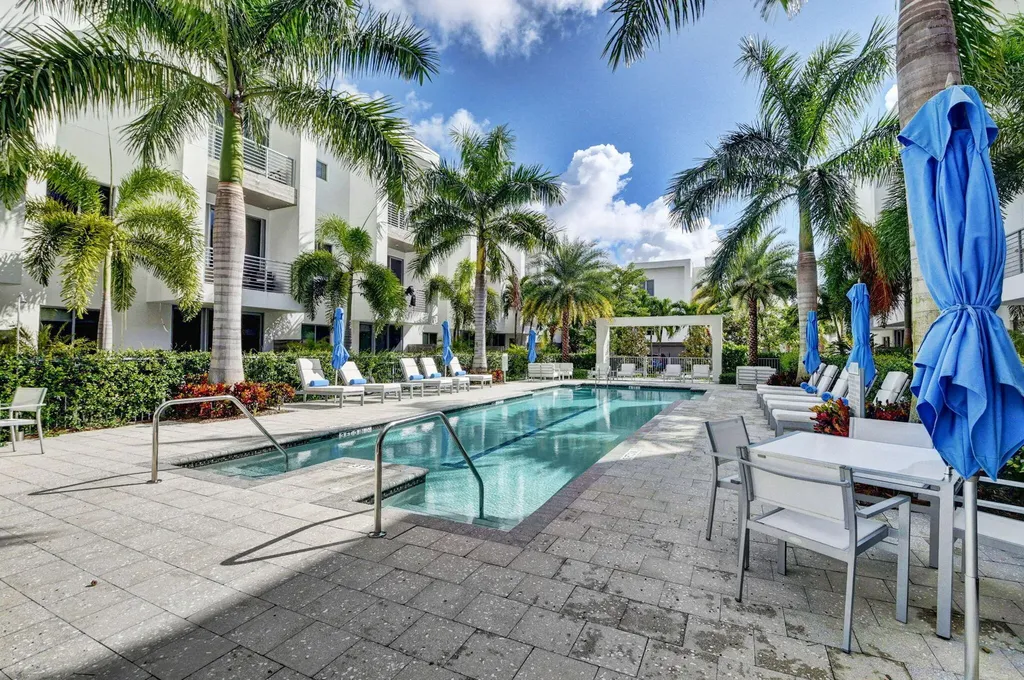 4021 NW 18th Way Boca Raton FL 33431
