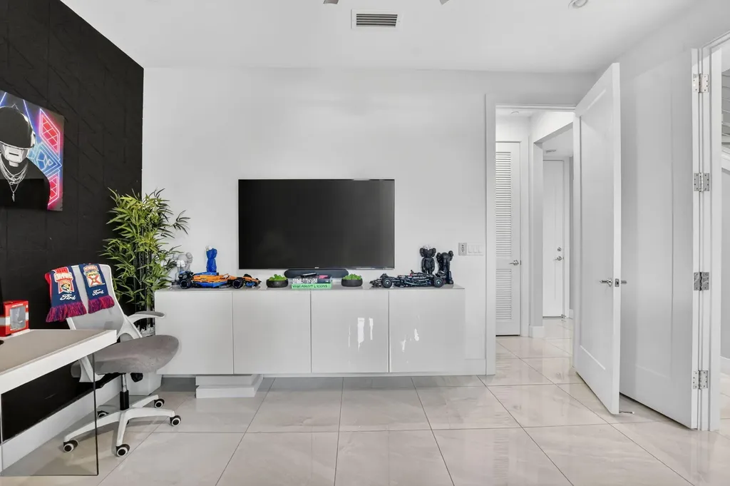 4021 NW 18th Way Boca Raton FL 33431