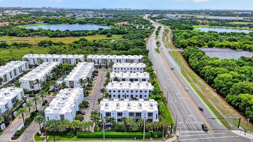 4021 NW 18th Way Boca Raton FL 33431