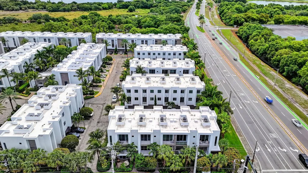 4021 NW 18th Way Boca Raton FL 33431