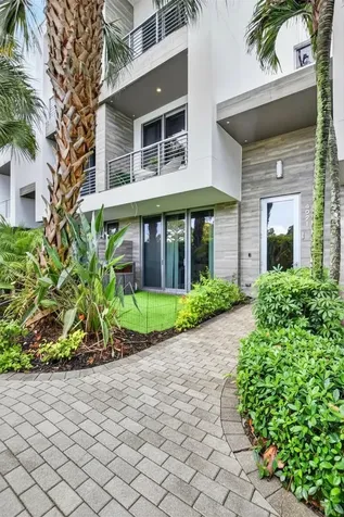 4021 NW 18th Way Boca Raton FL 33431