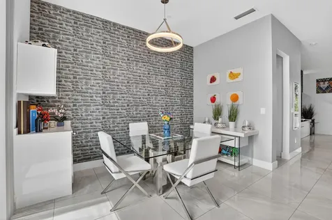 4021 NW 18th Way Boca Raton FL 33431