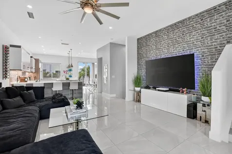 4021 NW 18th Way Boca Raton FL 33431