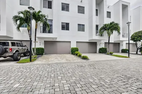 4021 NW 18th Way Boca Raton FL 33431