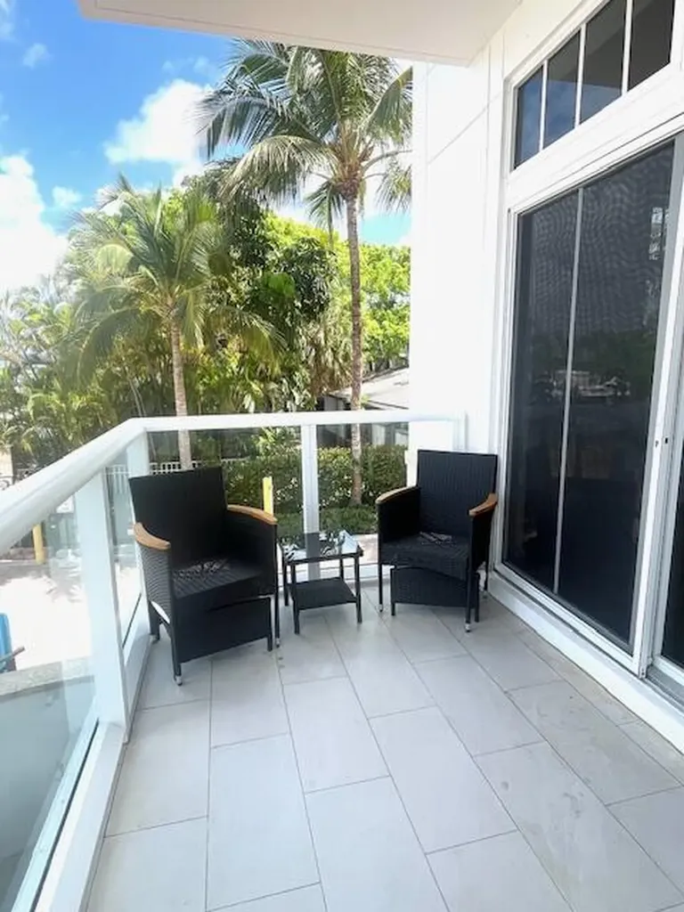 184 Lake Drive Palm Beach Shores FL 33404