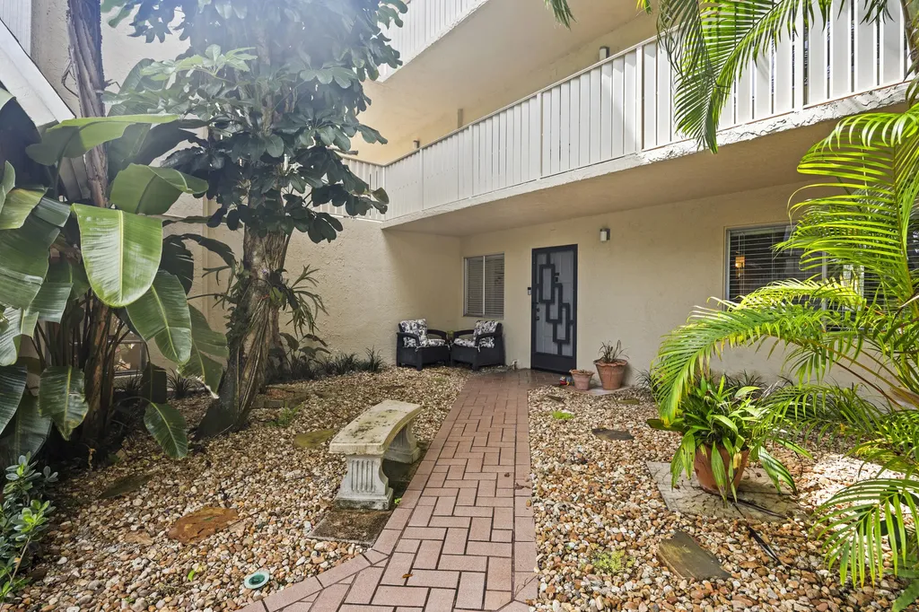 7146 Huntington Lane Delray Beach FL 33446