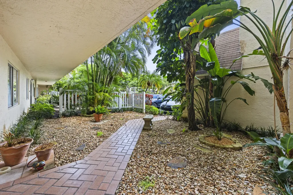 7146 Huntington Lane Delray Beach FL 33446