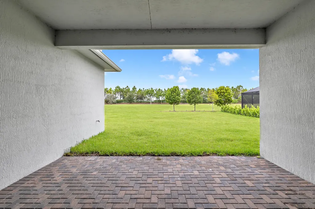 686 Hookline Circle Loxahatchee FL 33470