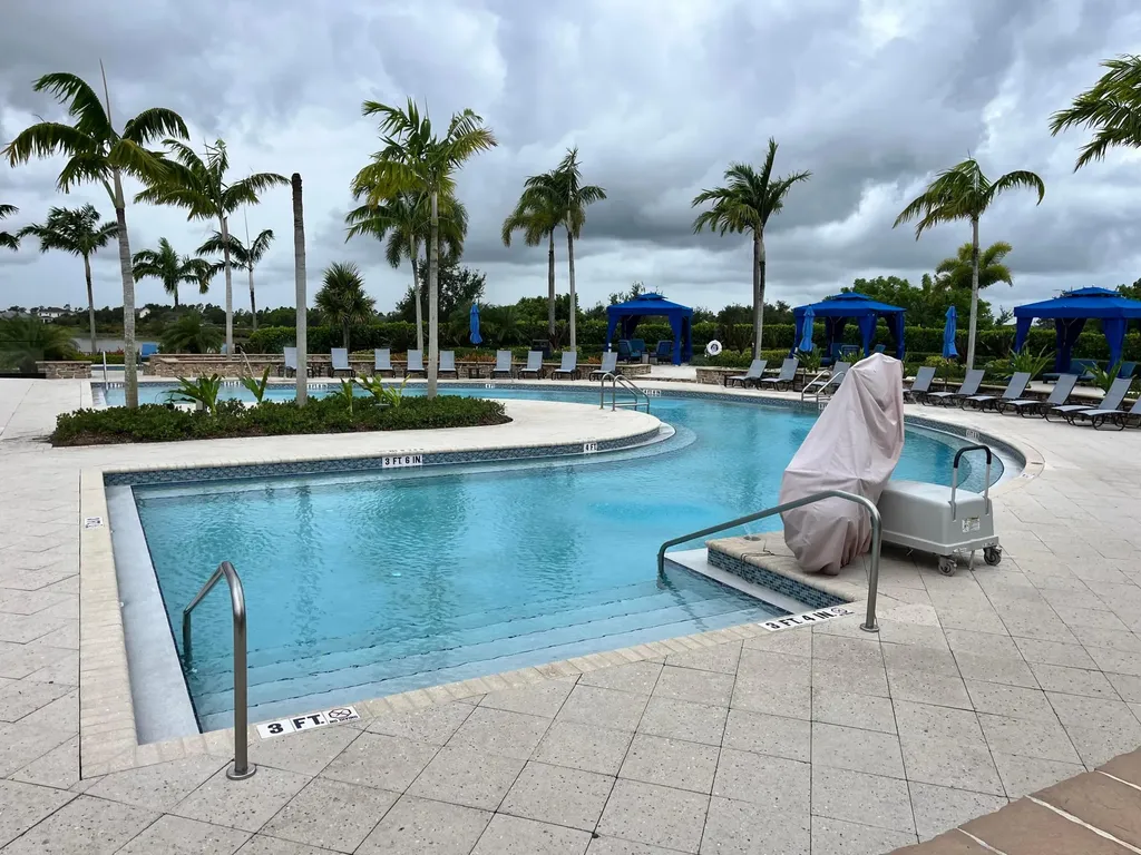 686 Hookline Circle Loxahatchee FL 33470