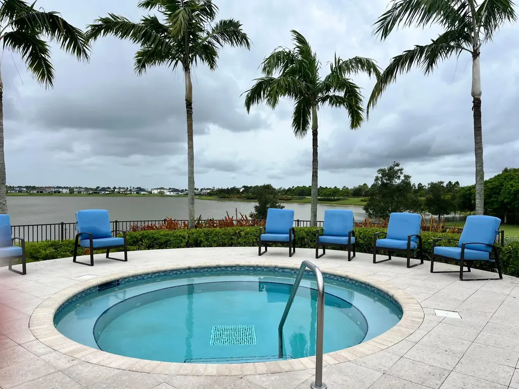 686 Hookline Circle Loxahatchee FL 33470