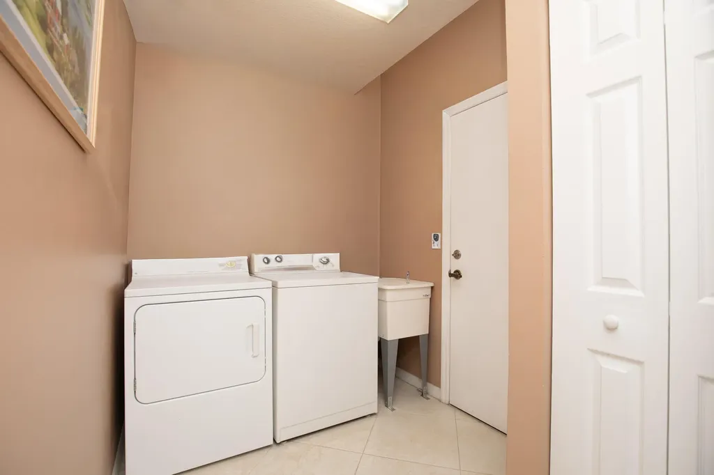 6698 Vía Roma Delray Beach FL 33446