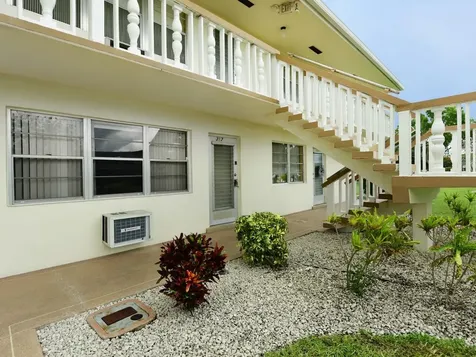 317 Northampton P West Palm Beach FL 33417