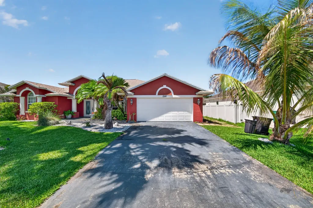 1541 SW Underwood Avenue Port St Lucie FL 34953
