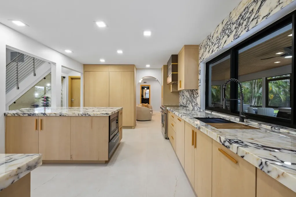 342 Fairway W Tequesta FL 33469