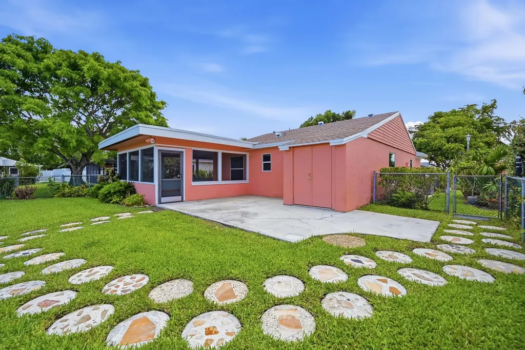8131 Country Park Drive Boca Raton FL 33433