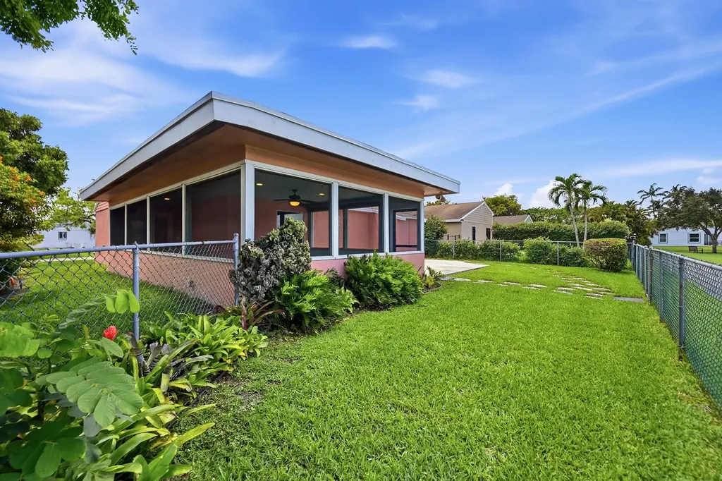 8131 Country Park Drive Boca Raton FL 33433