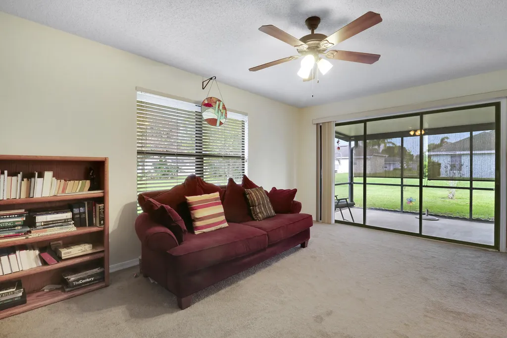 464 NW Ravenswood Lane Port St Lucie FL 34983
