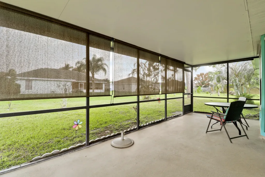 464 NW Ravenswood Lane Port St Lucie FL 34983