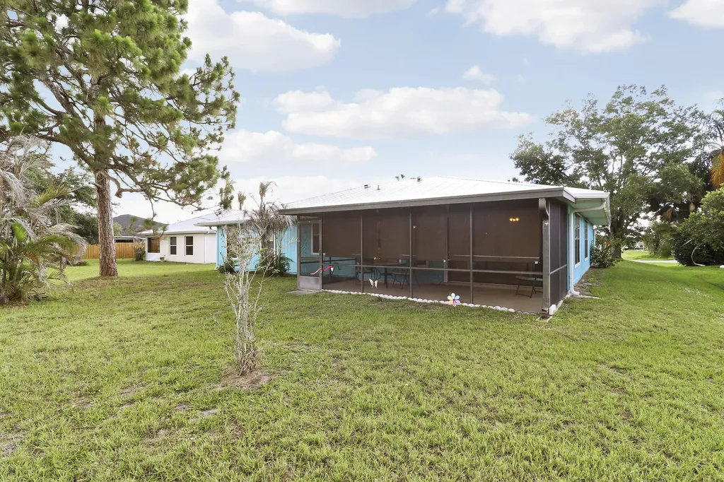 464 NW Ravenswood Lane Port St Lucie FL 34983