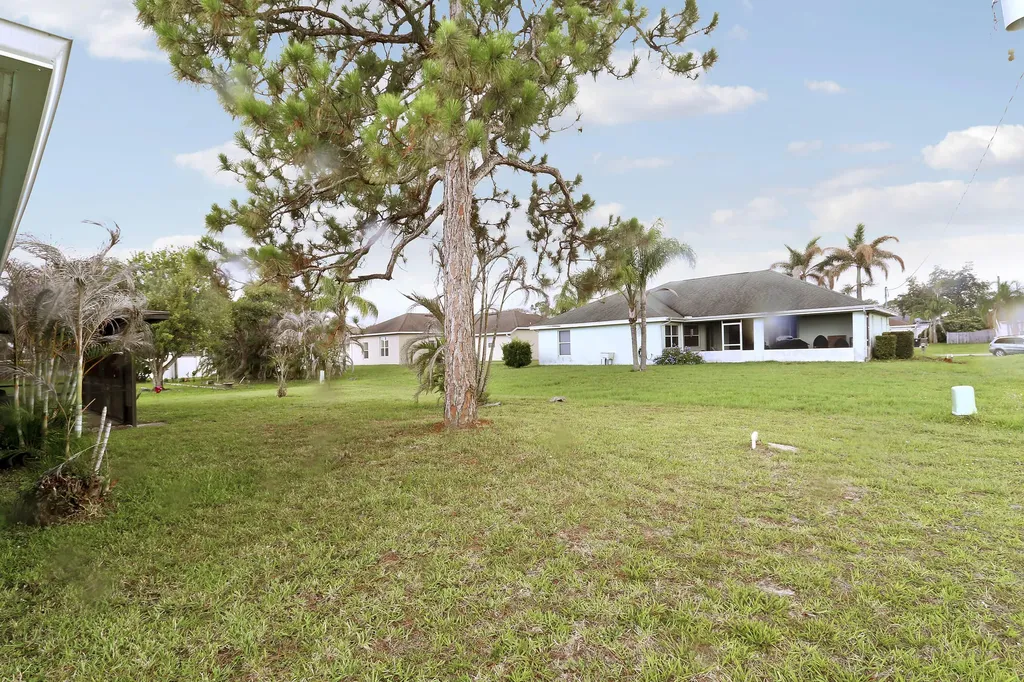 464 NW Ravenswood Lane Port St Lucie FL 34983