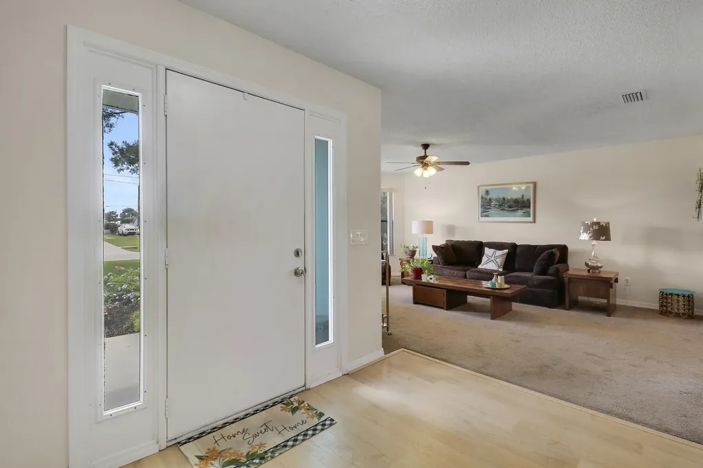 464 NW Ravenswood Lane Port St Lucie FL 34983