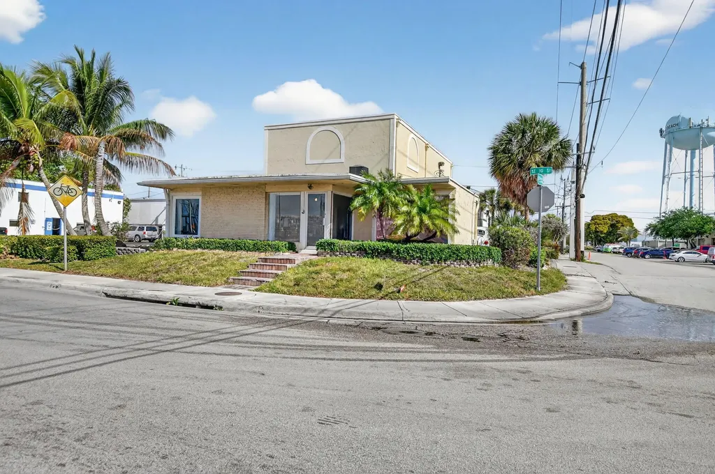 13 SW 10th Street Deerfield Beach FL 33441