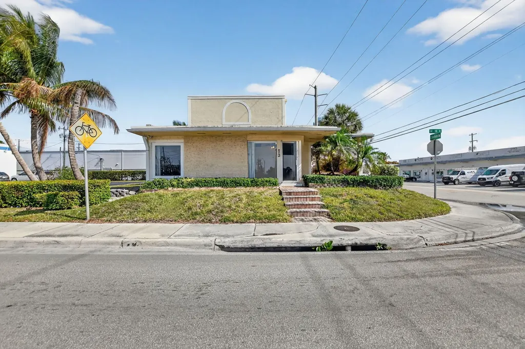 13 SW 10th Street Deerfield Beach FL 33441