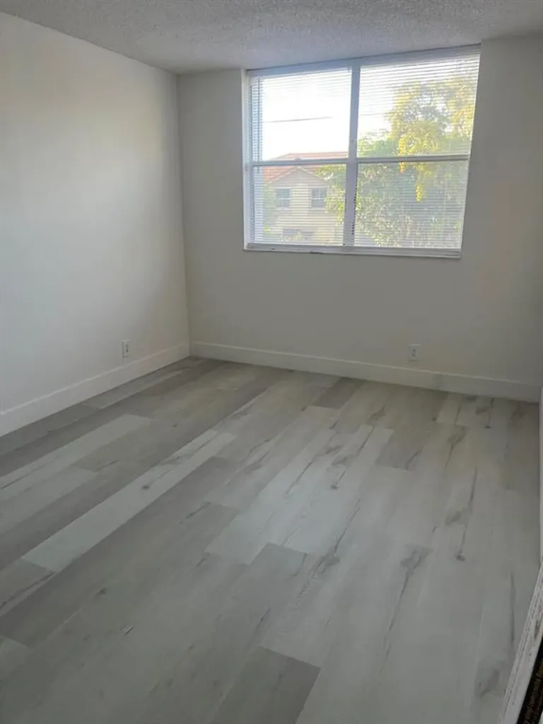 2501 Riverside Drive Coral Springs FL 33065