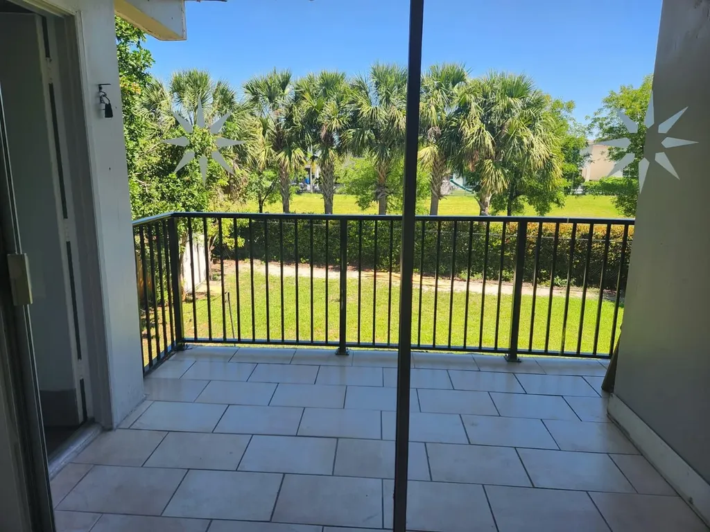 1021 Crystal Lake Drive Deerfield Beach FL 33064