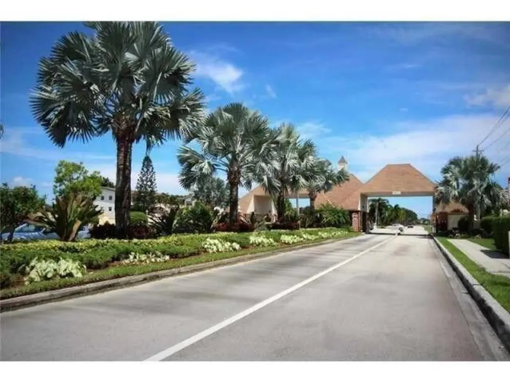 256 Mansfield Boca Raton FL 33434