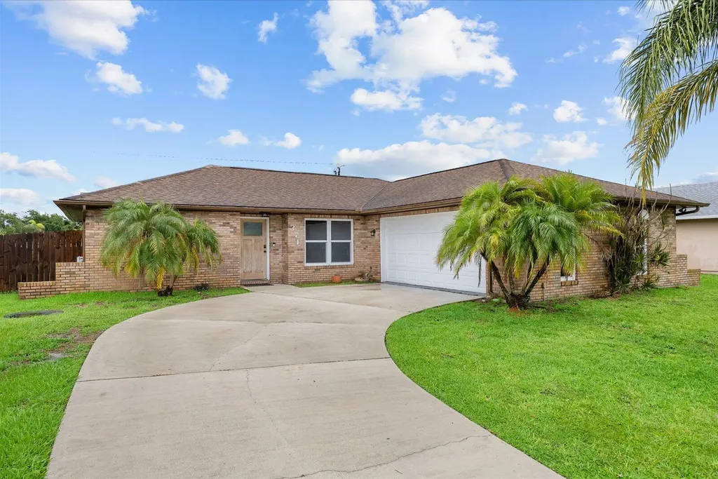 371 SW Butler Avenue Port St Lucie FL 34983