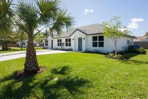 195 S 4th Street Lantana FL 33462