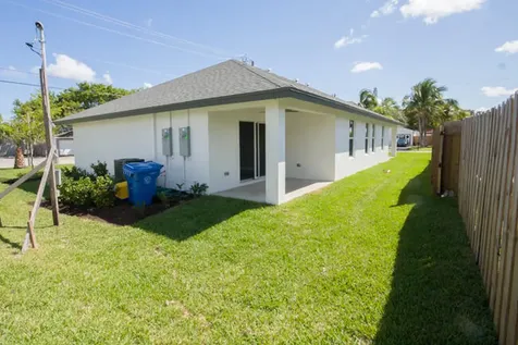 195 S 4th Street Lantana FL 33462