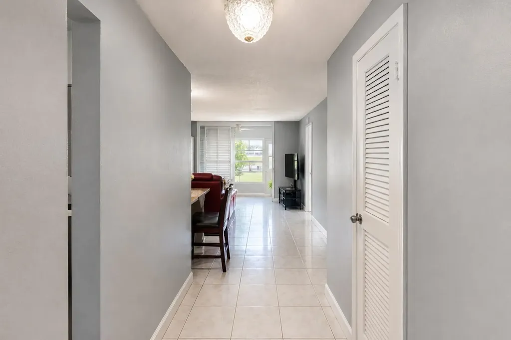 2750 W Sunrise Lakes Drive W Sunrise FL 33322