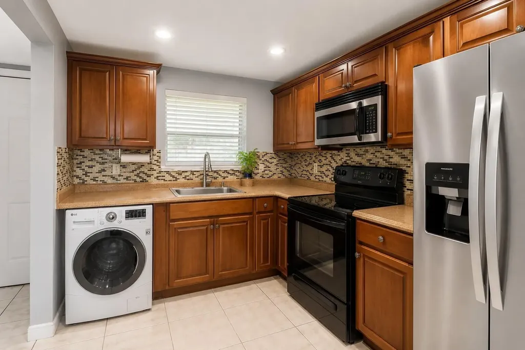 2750 W Sunrise Lakes Drive W Sunrise FL 33322