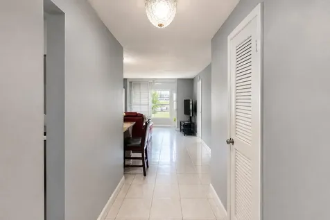 2750 W Sunrise Lakes Drive W Sunrise FL 33322