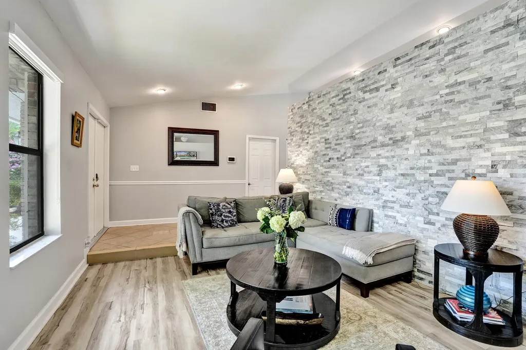 5147 NW 59th Way Coral Springs FL 33067
