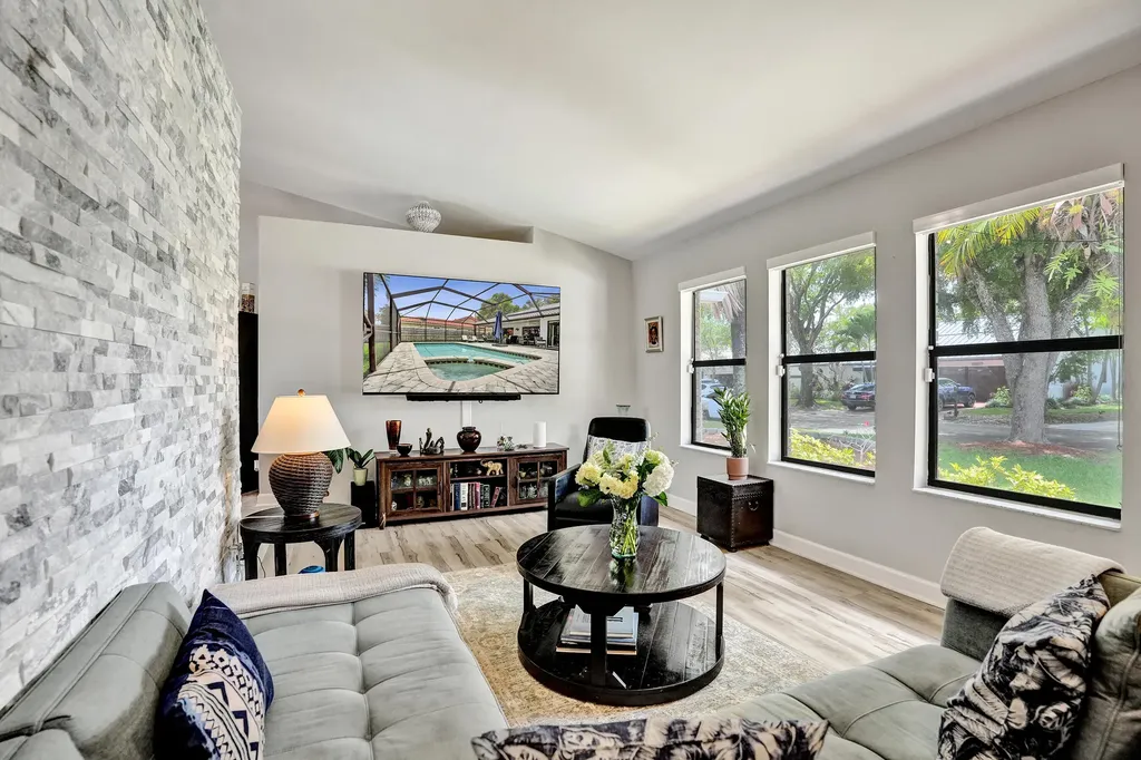 5147 NW 59th Way Coral Springs FL 33067