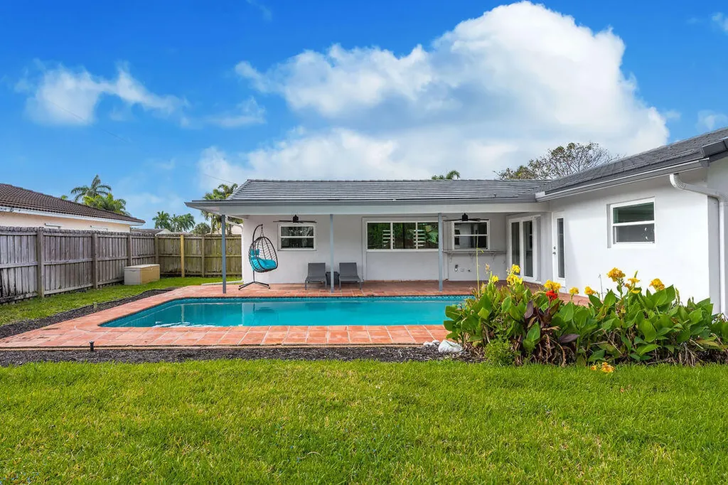 115 St Cloud Lane Boca Raton FL 33431