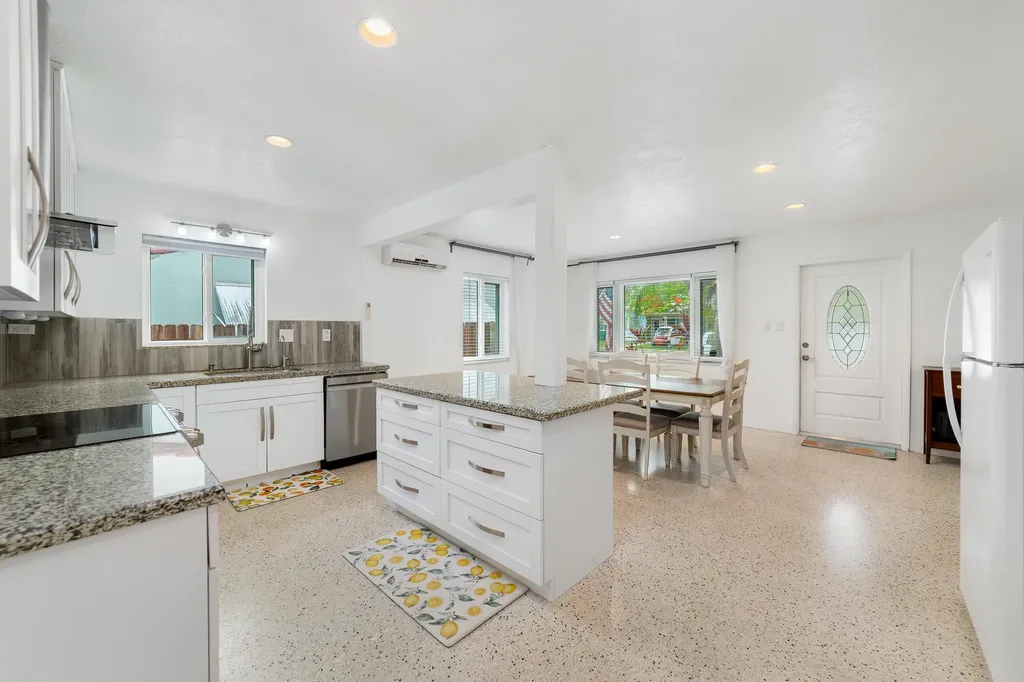 245 SW 5th Street Dania Beach FL 33004